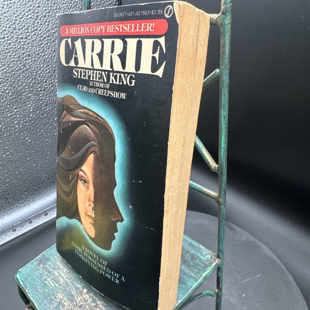 VTG Pb S. King Book - CARRIE - A Signet Book - April 1975 - Paperback See Pics - Picture 4 of 5